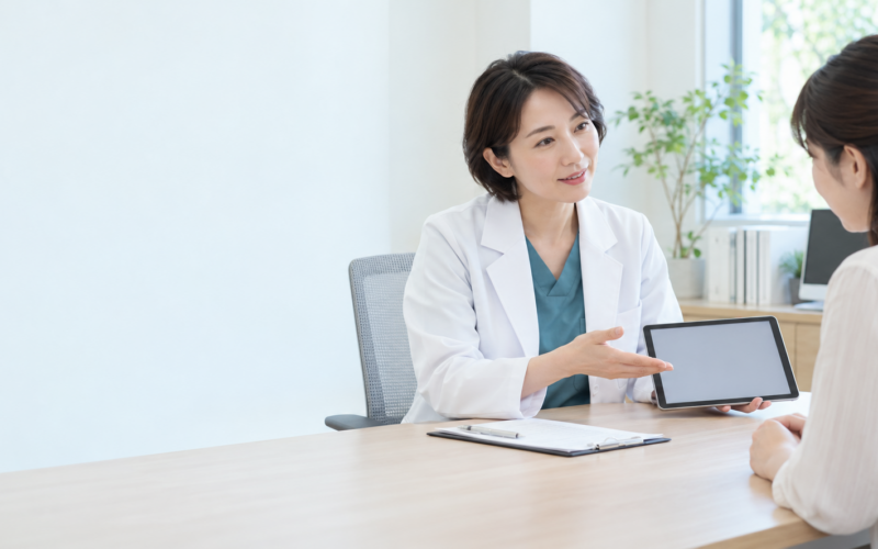 女性の薄毛（FAGA）は国内でどこまで承認されているのか｜ミノキシジル1％外用とガイドラインの推奨度、男性向けの薬を同じように使えない理由（2026年時点）